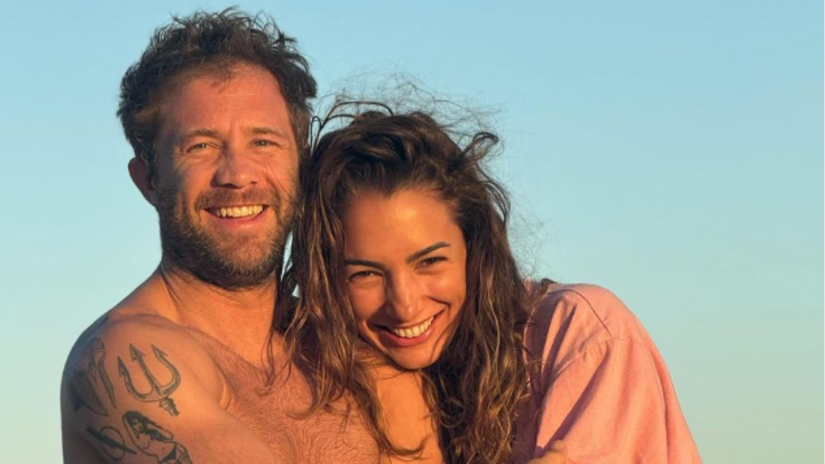 Thelma Fardin y Nico Riera avanzan con la construcción de su casa frente al mar.