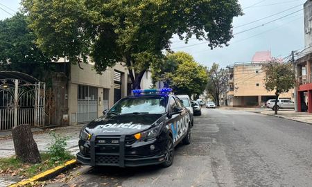 Una mujer de 87 años fue víctima del cuento del tío en barrio Sur de Santa Fe. Los estafadores se hicieron pasar por la Anses y se llevaron una importante suma en dólares. Una mujer de 87 años fue víctima del cuento del tío en barrio Sur de Santa Fe. Los estafadores se hicieron pasar por la Anses y se llevaron una importante suma en dólares.