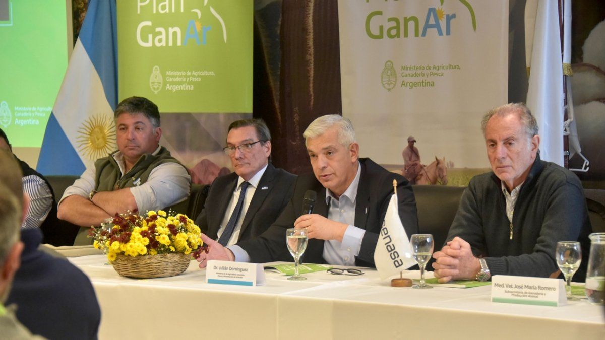 Destinarán 400 millones de pesos para fortalecer la ganadería y el azúcar en Tucumán.