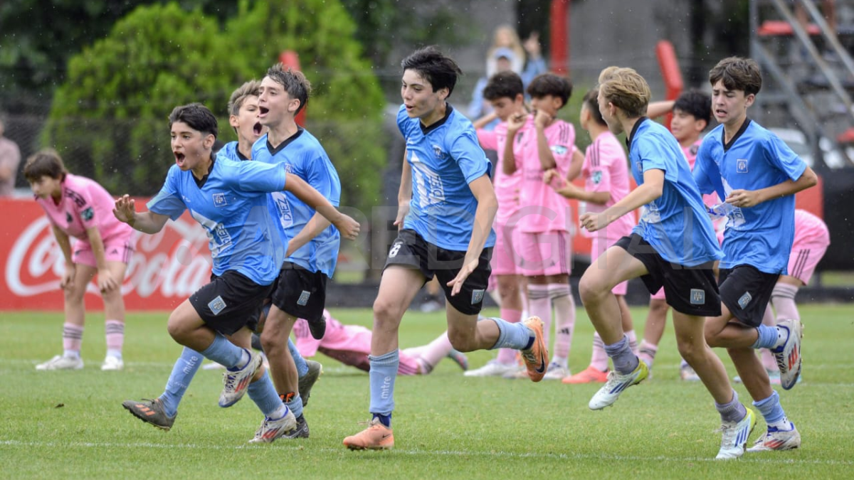 Estudiantes de Río Cuarto campeón de la Copa de Plata de la Newell's Cup. Estudiantes de Río Cuarto campeón de la Copa de Plata de la Newell's Cup.