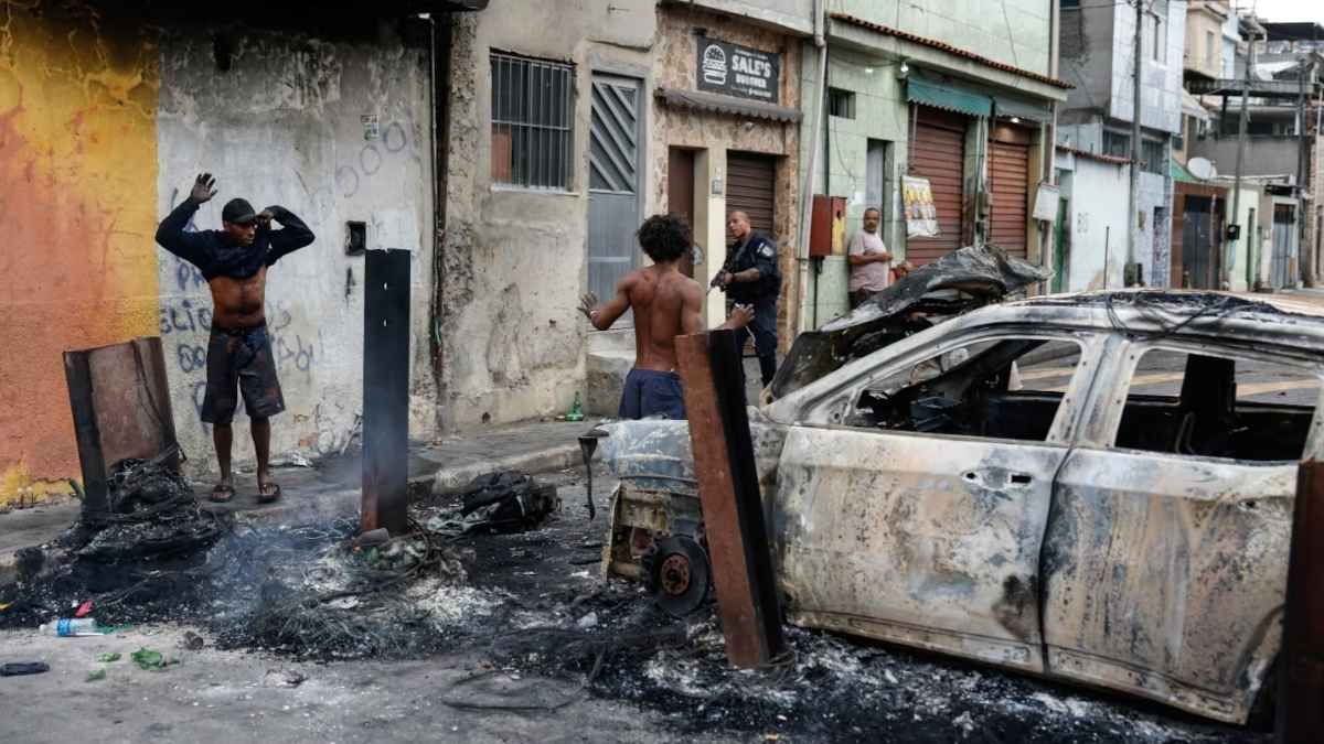Las im&aacute;genes captadas muestran la intensidad del tiroteo en las favelas del norte de R&iacute;o de Janeiro.