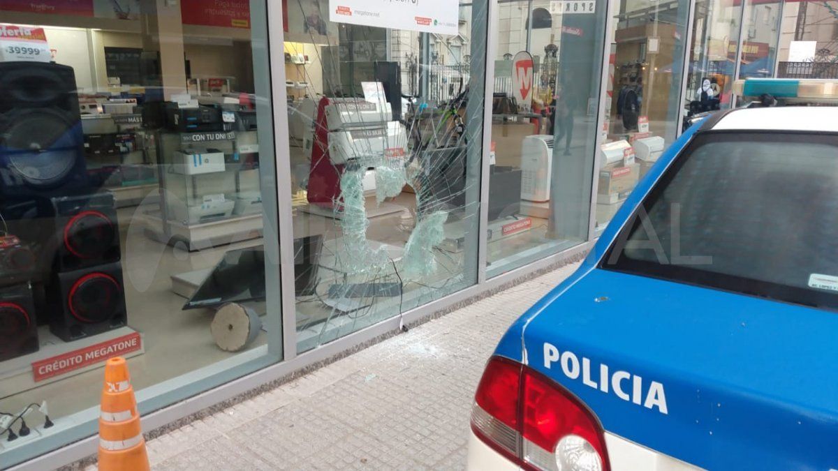 Vandalizaron el frente de Megatone