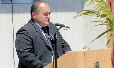 Walter Sola, además es investigado, en otra causa, por malversación de fondos en la comuna de Villa Saralegui que presidió. Walter Sola, además es investigado, en otra causa, por malversación de fondos en la comuna de Villa Saralegui que presidió.