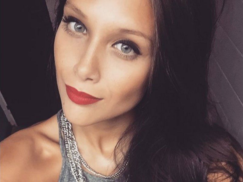 Barbie Vélez posó súper sexy en topless para una campaña