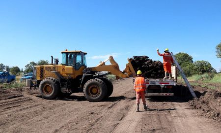Iniciaron los trabajos para construir un terraplén, como parte de la obra de circunvalación ferroviaria a la ciudad de Santa Fe. Iniciaron los trabajos para construir un terraplén, como parte de la obra de circunvalación ferroviaria a la ciudad de Santa Fe.