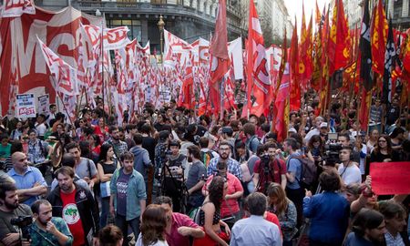 el frente de izquierda marcha al congreso contra el proyecto de renegociacion de la deuda el frente de izquierda marcha al congreso contra el proyecto de renegociacion de la deuda