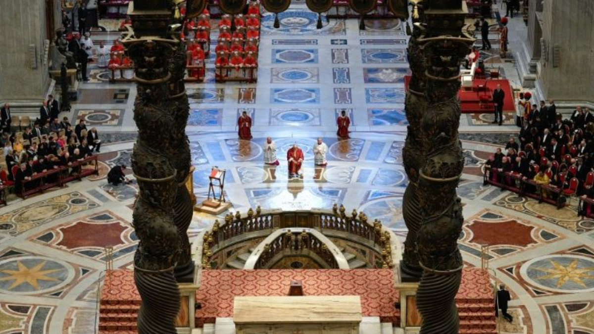 El Papa Francisco preside la celebración de la Pasión del Señor