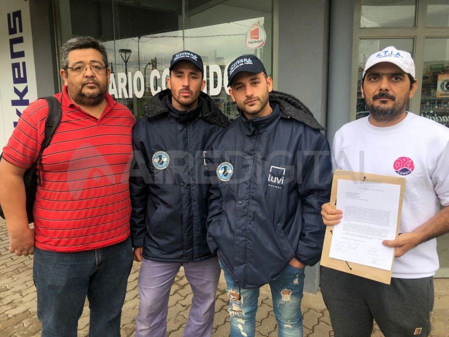 El pasado viernes, tras la manifestación, el grupo de trabajadores que se agruparon en la intersección de la Avenida Luján y ruta N°19, fueron recibidos por Virgina Monzón, Directora de movilidad ciudadana y policía municipal.