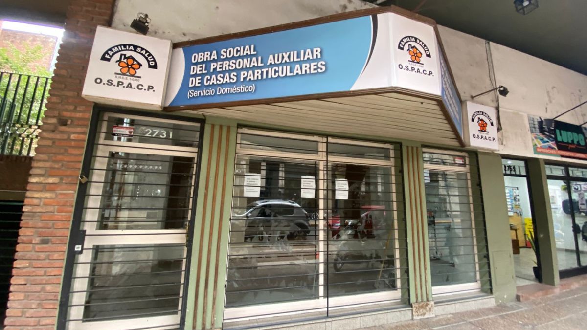 La sede de la obra social del personal auxiliar de casas particulares está en calle Tucumán al 2700. La sede de la obra social del personal auxiliar de casas particulares está en calle Tucumán al 2700.