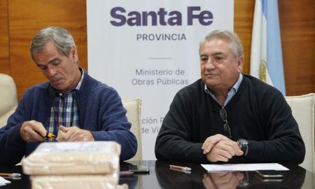 Estamos interviniendo 15 departamentos para poner la red vial en condiciones de transitabilidad, destacó Seghezzo. Estamos interviniendo 15 departamentos para poner la red vial en condiciones de transitabilidad, destacó Seghezzo.