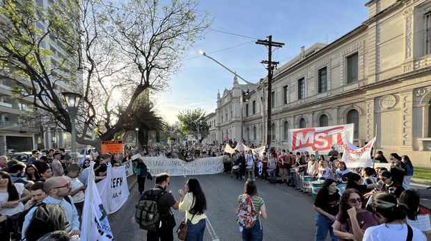 Aire de Santa Fe | ruidazo universidad de derecho educacion publica veto a la ley de financiamiento  (2).JPG