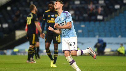 El Manchester City del Kun Agüero derrotó al Arsenal y le da pelea al Liverpool