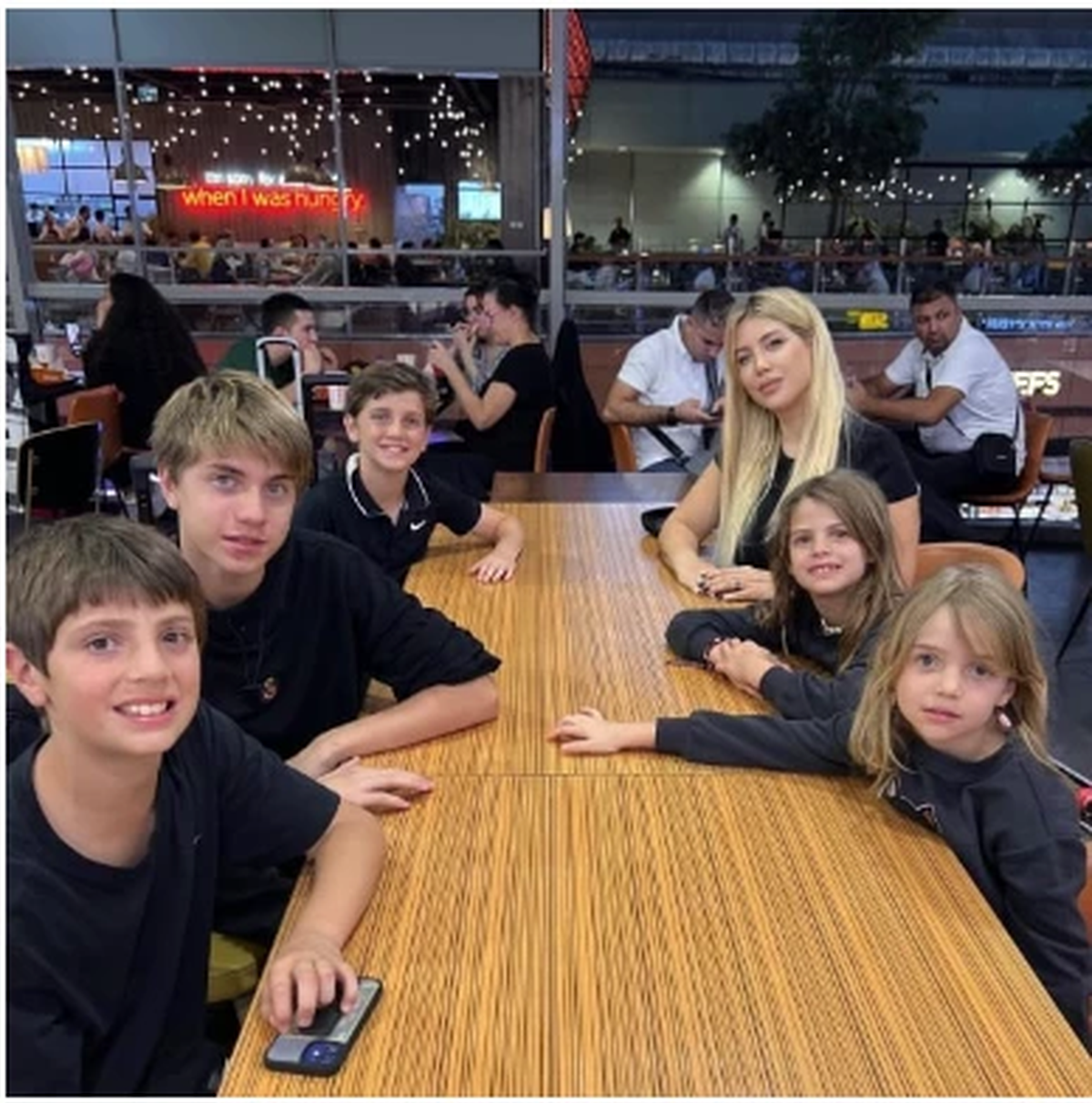 En medio de la crisis con Mauro Icardi, Wanda Nara viajó a Londres con sus hijos