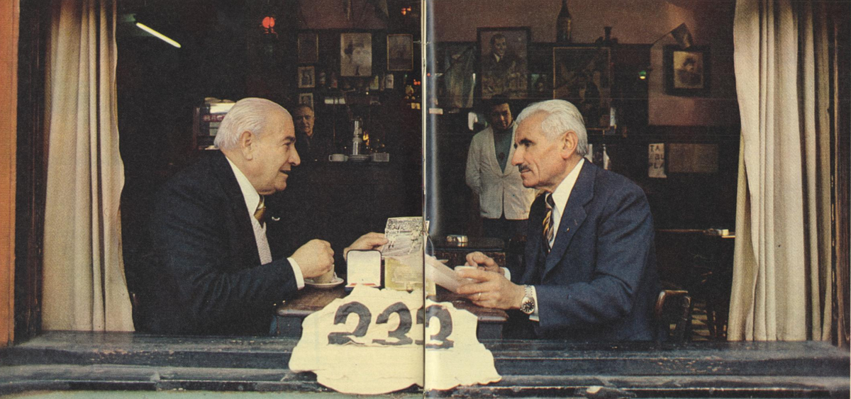 El 5 de agosto de 1980, Zabala (izquierda, que por entonces tenía 67 años) y Cabrera (derecha, con 61) fueron convocados para una producción especial de la revista El Gráfico, que se llamó La dorada nostalgia. El Ñandú Criollo falleció el 24 de enero de 1983, a los 70 años y, Delfo Cabrera, el 2 de agosto de 1981, a los 62. El 5 de agosto de 1980, Zabala (izquierda, que por entonces tenía 67 años) y Cabrera (derecha, con 61) fueron convocados para una producción especial de la revista El Gráfico, que se llamó La dorada nostalgia. El Ñandú Criollo falleció el 24 de enero de 1983, a los 70 años y, Delfo Cabrera, el 2 de agosto de 1981, a los 62.