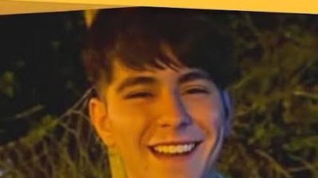 La autopsia de Benjamín Scerra, el joven de 19 años encontrado asesinado en la ciudad santafesina de Granadero Baigorria, indicó que recibió 20 puñaladas, siete en el cuello, al tiempo que el cuerpo permaneció refrigerado antes de ser abandonado.
