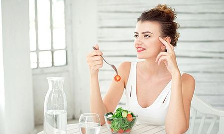 ¿El agua en las comidas engorda?