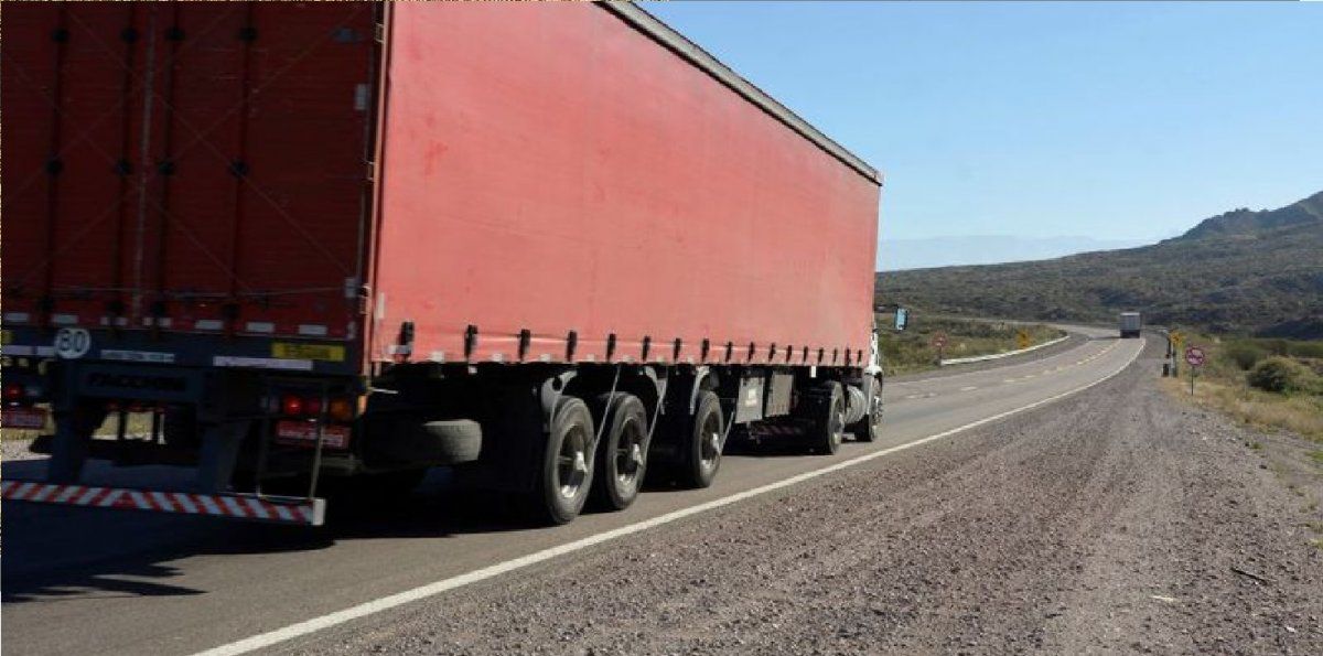 Detuvieron en San Juan a un camionero mendocino tras bajarse del cami&oacute;n por la ventanilla