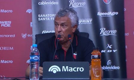 Néstor Gorosito le apuntó al árbitro del partido: Después te quieren dar clases de moral. Néstor Gorosito le apuntó al árbitro del partido: Después te quieren dar clases de moral.