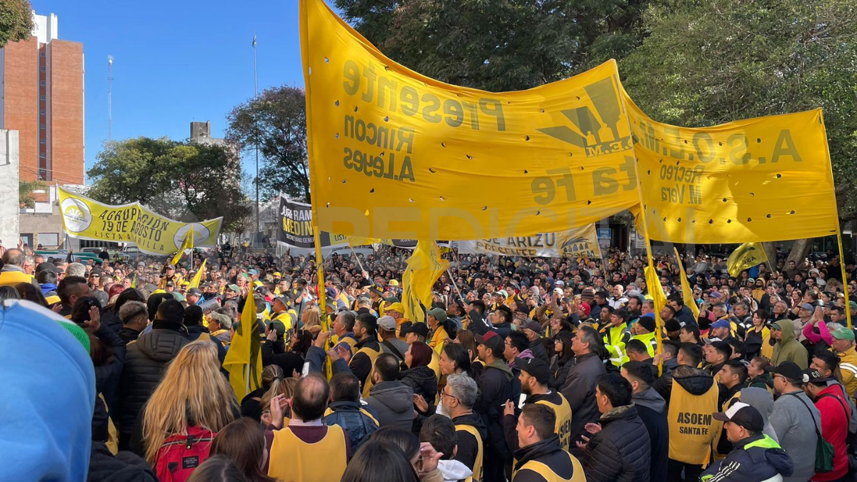 La medida de fuerza es sin asistencia a los lugares de trabajo. La medida de fuerza es sin asistencia a los lugares de trabajo.
