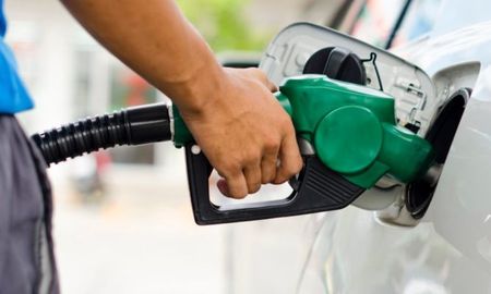 La nuevanormativa que permite a las estaciones de servicio, si las empresas lo desean,el autodespacho de combustibles por el cliente.