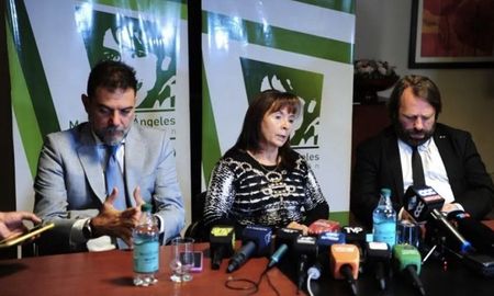 Susana Trimarco junto a sus abogados en la conferencia de prensa en la que anunciaron la nueva investigación judicial. Susana Trimarco junto a sus abogados en la conferencia de prensa en la que anunciaron la nueva investigación judicial.