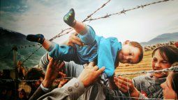 Ganadora del premio Pulitzer en el a&ntilde;o 2000. En ella se reflejan la dif&iacute;cil situaci&oacute;n que vivieron los refugiados de Kosovo. De los 2 millones de habitante que hab&iacute;a en Kosovo antes de la guerra 800.000 tuvieron que huir y refujiarse en pa&iacute;ses vecinos como Albania, Macedonia, Montenegro y Bosnia.