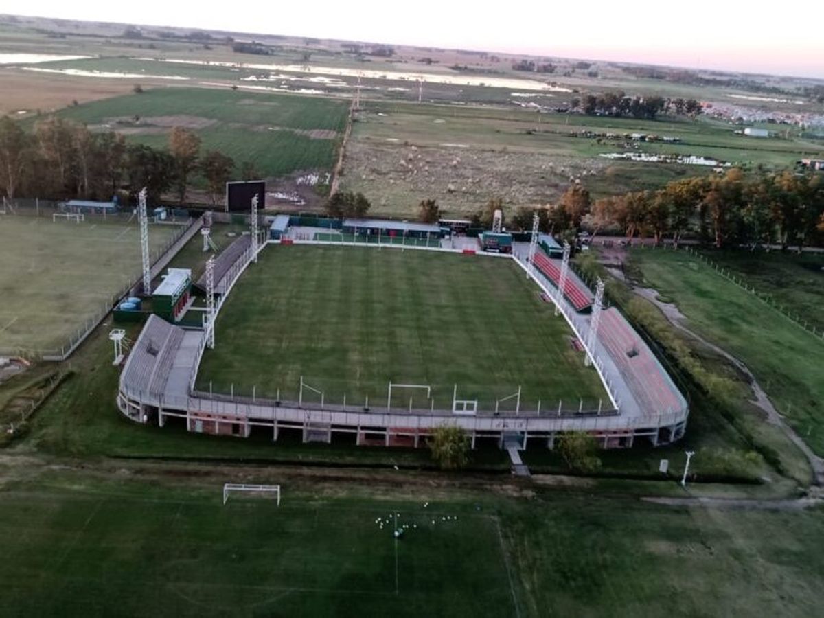 Agropecuario de Carlos Casares es uno de los protagonistas de la Primera Nacional 2026 y este miércoles el presidente sorprendió a todos con un mensaje. Agropecuario de Carlos Casares es uno de los protagonistas de la Primera Nacional 2026 y este miércoles el presidente sorprendió a todos con un mensaje.