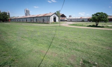 La Municipalidad de Santa Fe pretende que una parte de las 19 hectáreas del Ferrocarril Belgrano se reserven para un ecoparque se uso público. La Municipalidad de Santa Fe pretende que una parte de las 19 hectáreas del Ferrocarril Belgrano se reserven para un ecoparque se uso público.