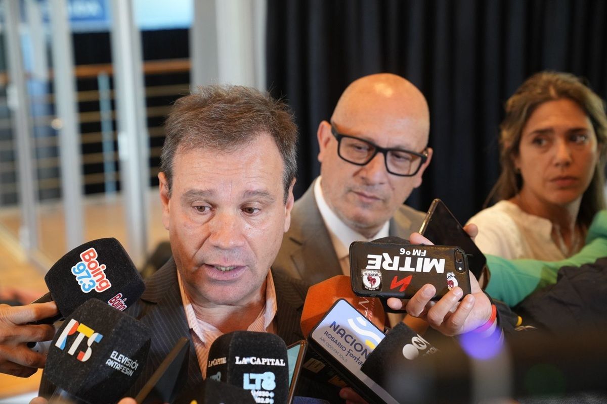 El secretario de Comercio Interior y Servicios de la Provincia, Gustavo Rezzoaglio, encabezó el acto de firma del convenio para el regreso de Billetera Santa Fe.