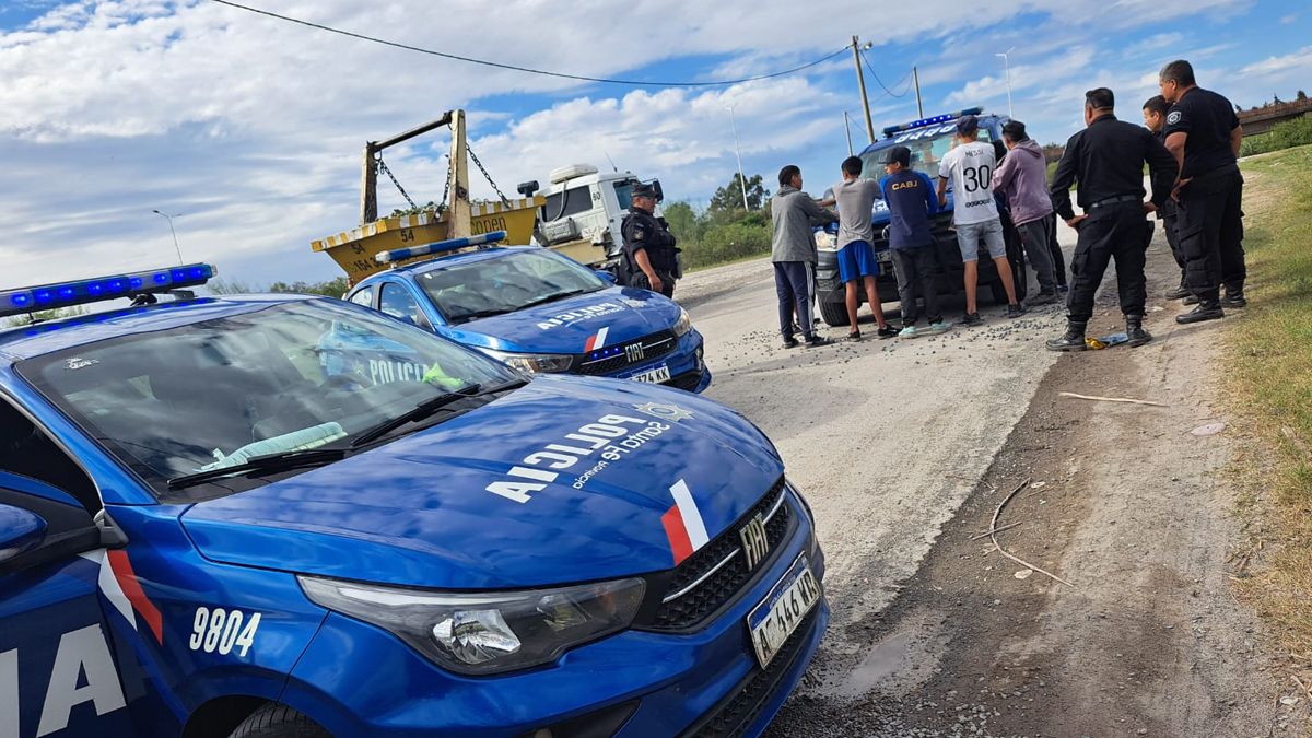 Detuvieron a siete personas por apedrear vehículos con gomeras en Circunvalación Oeste