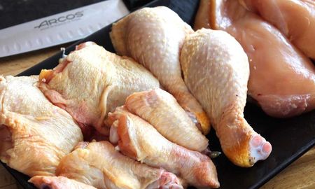 Desde el comienzo de mayo en el mercado interno el precio del pollo regresó a los andariveles normales si lo ajustamos con los promedios históricos. Desde el comienzo de mayo en el mercado interno el precio del pollo regresó a los andariveles normales si lo ajustamos con los promedios históricos.