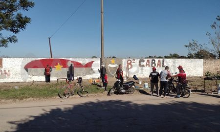 Los vecinos de barrio Cabal renovaron el mural de Estado de Israel y Castañaduy que fue pintado en 1995. Los vecinos de barrio Cabal renovaron el mural de Estado de Israel y Castañaduy que fue pintado en 1995.