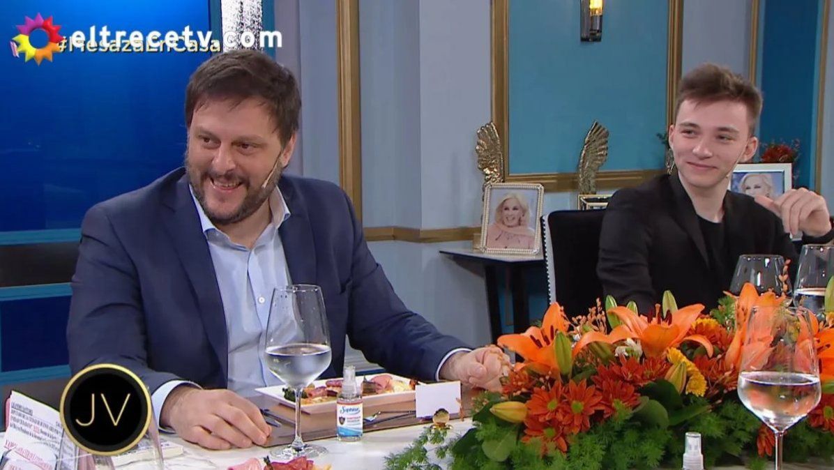 Leandro Santoro fue uno de los invitados al ciclo conducido por Juana Viale y los tuiteros llenaron la red social con memes y ocurrencias.