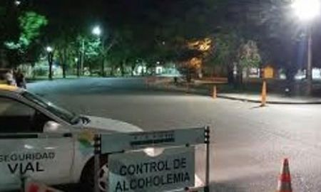 El conductor del vehículo intentó sobornar con $10 mil a un agente de Salta, según indicaron las fuentes policiales. El conductor del vehículo intentó sobornar con $10 mil a un agente de Salta, según indicaron las fuentes policiales.