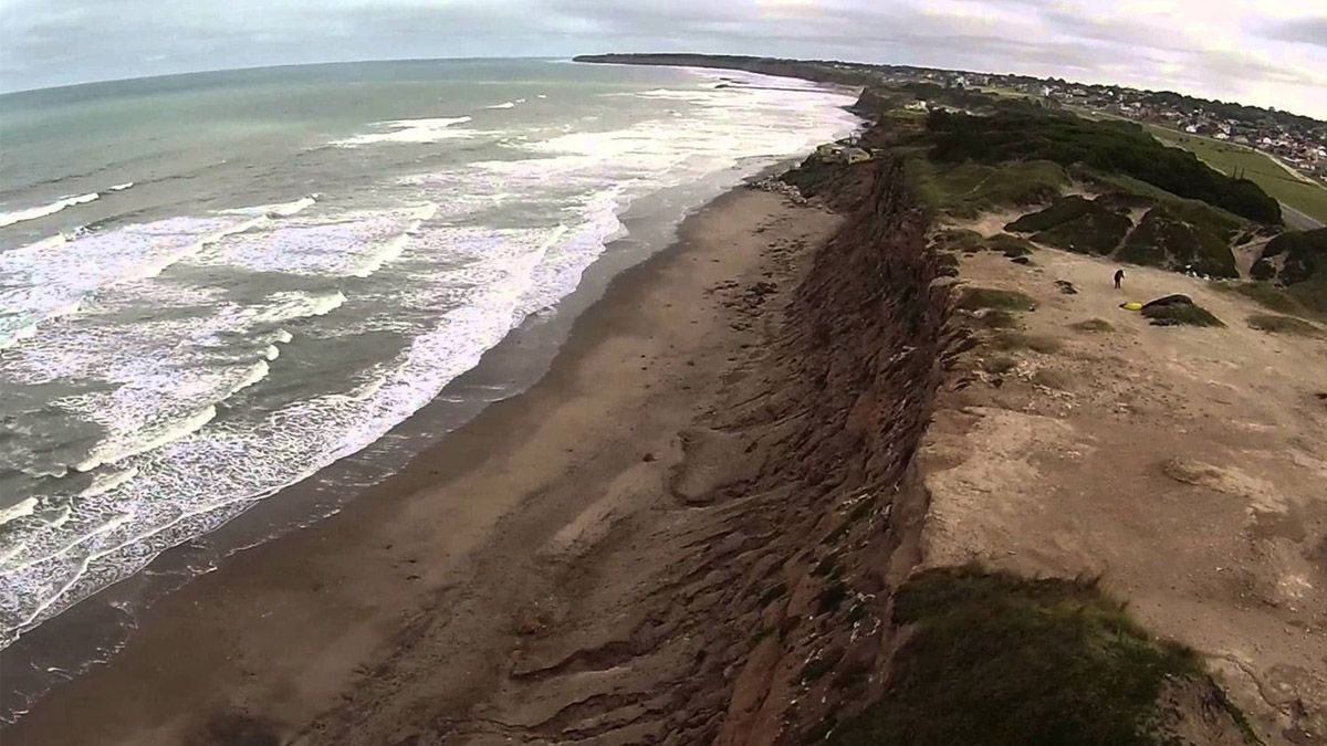 Mar del Plata: una mujer está en grave estado tras caer de un acantilado y la justicia investiga el hecho