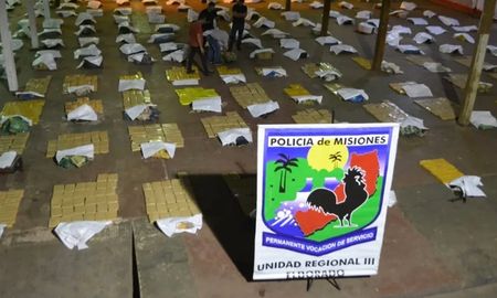 Cerca de nueve toneladas y media de marihuana fueron incautadas en un centro de acopio de la ciudad misionera de El dorado. Cerca de nueve toneladas y media de marihuana fueron incautadas en un centro de acopio de la ciudad misionera de El dorado.