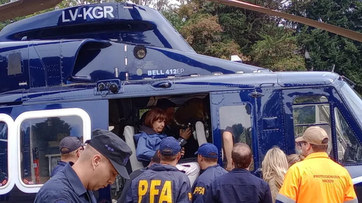 Patricia Bullrich llegó a El Bolsón para evaluar la situación del incendio forestal Patricia Bullrich llegó a El Bolsón para evaluar la situación del incendio forestal