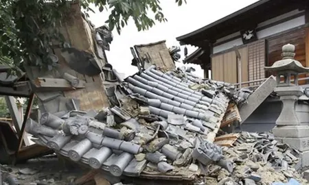 Un terremoto de 6.1 grados ocasionó tres muertos, entre ellos una niña, y 300 heridos en el oeste de Japón. Un terremoto de 6.1 grados ocasionó tres muertos, entre ellos una niña, y 300 heridos en el oeste de Japón.