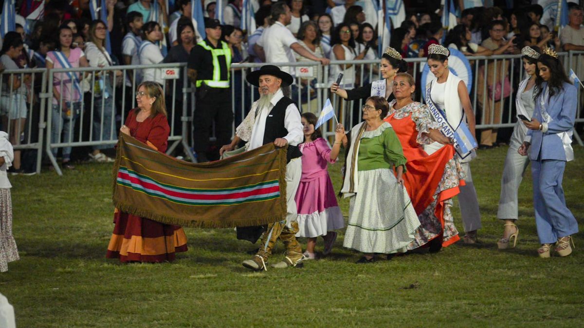 Parte del desfile cívico militar en el acto en el Campo de la Gloria. Parte del desfile cívico militar en el acto en el Campo de la Gloria.