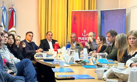 Los integrantes del Ecam se reunieron este jueves en el Puerto de Santa Fe. Los integrantes del Ecam se reunieron este jueves en el Puerto de Santa Fe.