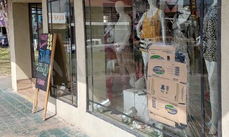 La zona se convirtió en el blanco de atacantes que en los últimos cinco días vandalizaron tres locales. La zona se convirtió en el blanco de atacantes que en los últimos cinco días vandalizaron tres locales.
