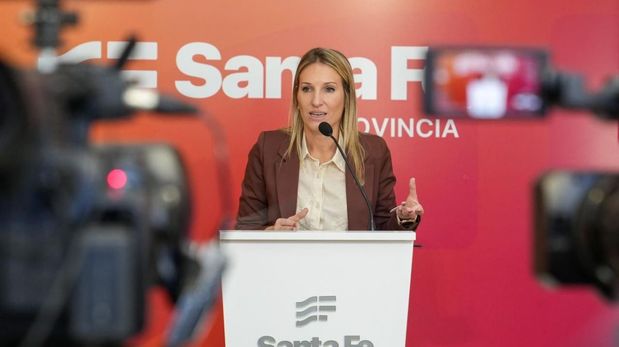 La vocera provincial, Virginia Coudannes, detalló la puesta en marcha de cuatro herramientas financieras con tasas subsidiadas, la declaración de emergencia en el norte y el despliegue de más de 260 obras hídricas.