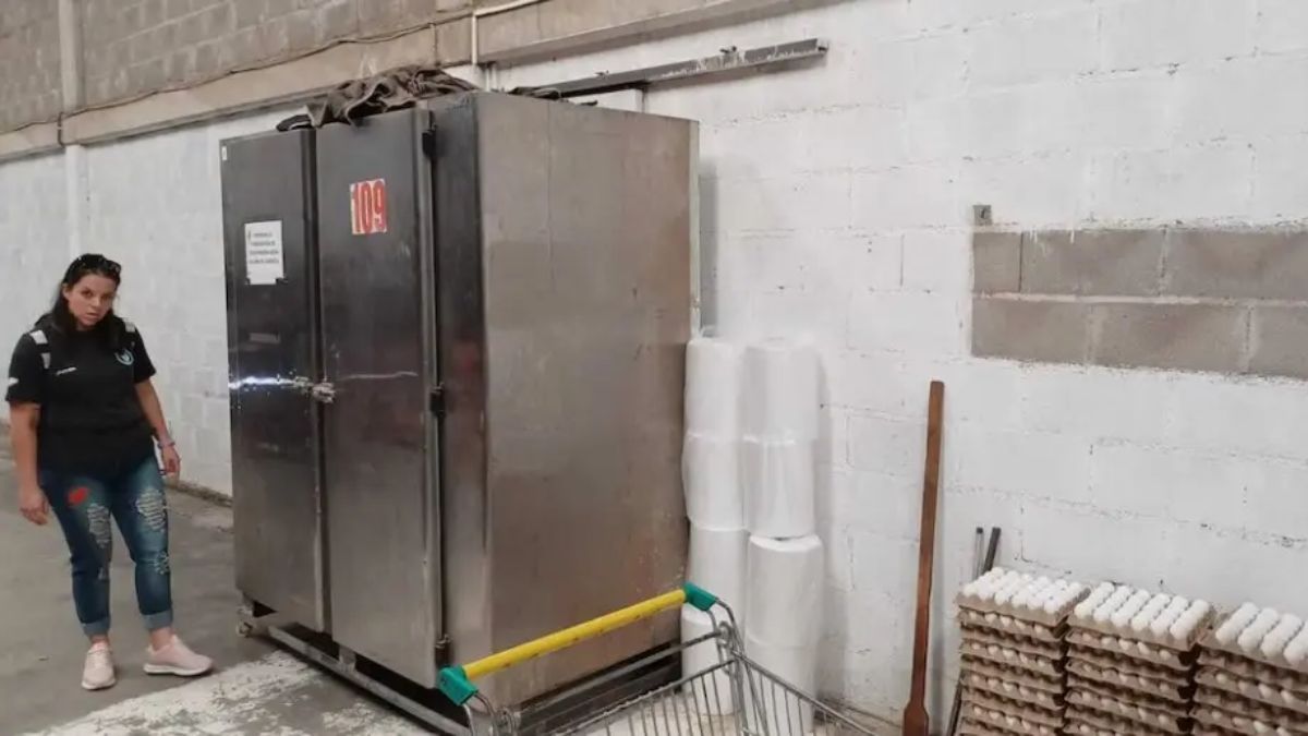 Córdoba: una sanguchería tenía 27 empleados encerrados 12 horas al día y bloqueaba la puerta con una heladera