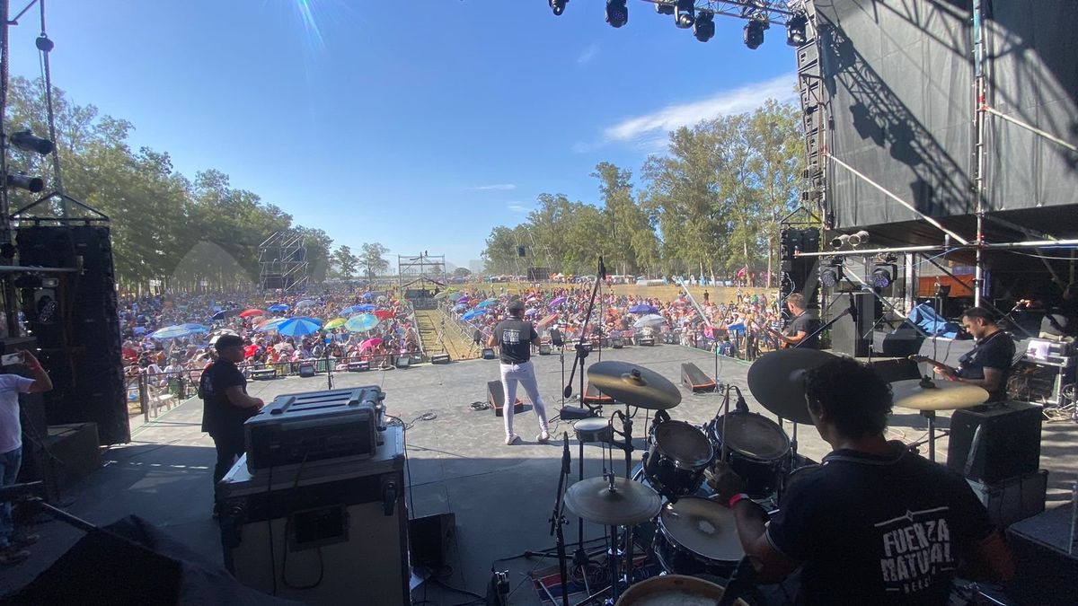 Fiesta, música en vivo y mucho más en la localidad de Hersilia. Fiesta, música en vivo y mucho más en la localidad de Hersilia.