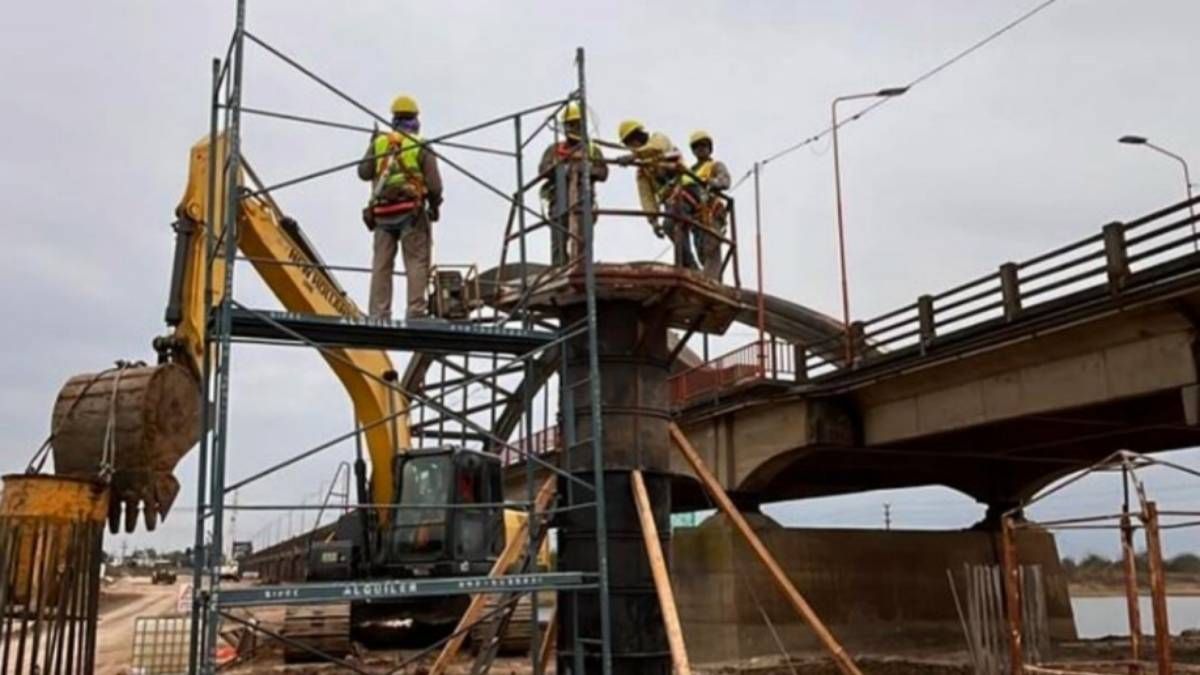 Ya fueron hormigonadas las primeras 3 columnas del Nuevo Puente Carretero. 