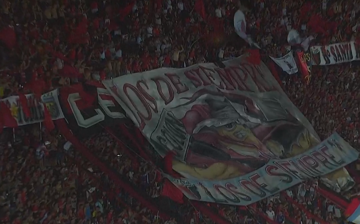 El hincha de Colón acompañó al equipo de Iván Delfino en su estreno ante CADU. El hincha de Colón acompañó al equipo de Iván Delfino en su estreno ante CADU.