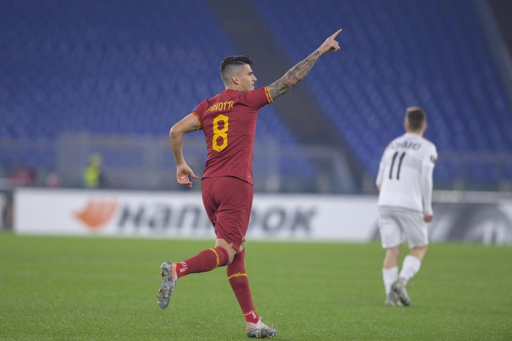 Perotti marcó para la Roma que pasó a 16avos de Europa League
