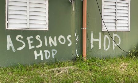 La casa de un familiar de la menor que está detenida en el marco de la investigación por el homicidio de Jeremías Monzón apareció vandalizada con pinturas este lunes. La casa de un familiar de la menor que está detenida en el marco de la investigación por el homicidio de Jeremías Monzón apareció vandalizada con pinturas este lunes.