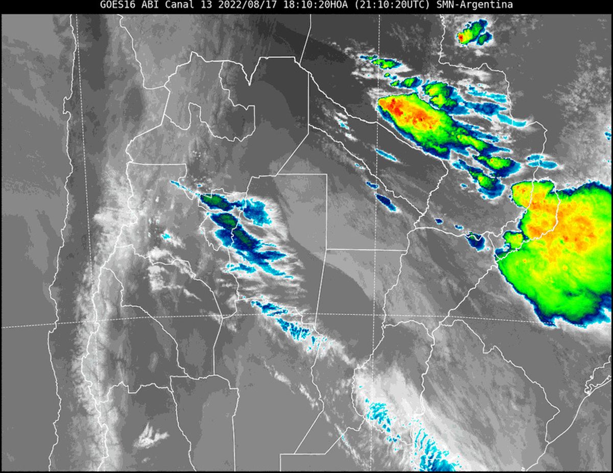 En la imagen satelital se observa una línea de nubosidad que circula de sur a norte por nuestra provincia.