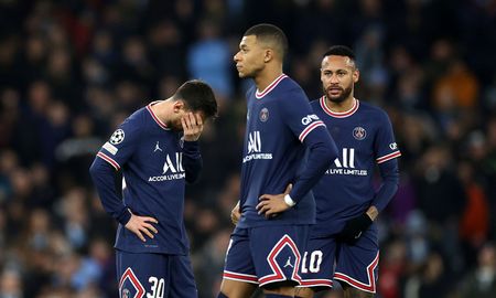 El tridente Lionel Messi, Neymar y Kylian Mbappé no le da réditos al Paris Saint-Germain y las críticas se hacen sentir cada vez más. El tridente Lionel Messi, Neymar y Kylian Mbappé no le da réditos al Paris Saint-Germain y las críticas se hacen sentir cada vez más.